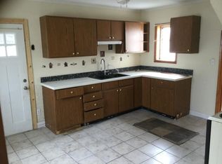 1039 N Elm St, Centralia, IL 62801