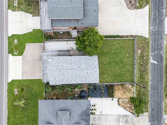 3rd image of 4006 Laguna Shores Rd