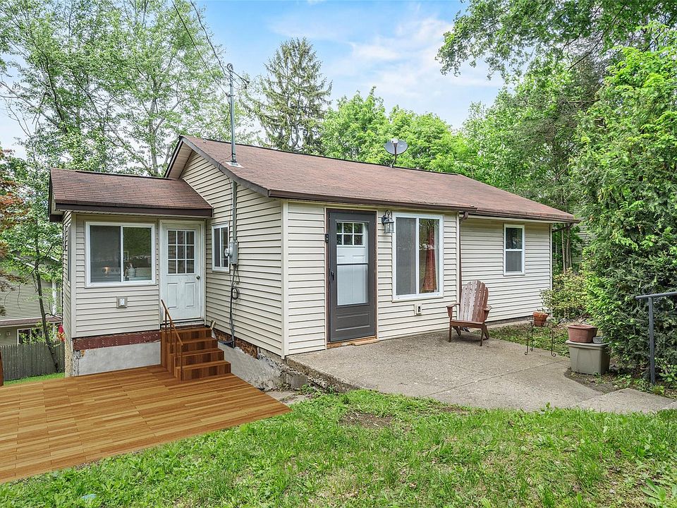 1st image of 22 Claremont Trail