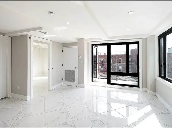 177-30 Wexford Terrace image 5 of 10