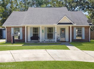 1507 Garden Ln, Gautier, MS 39553