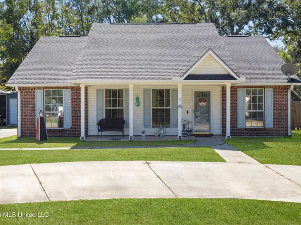 1507 Garden Ln, Gautier, MS 39553