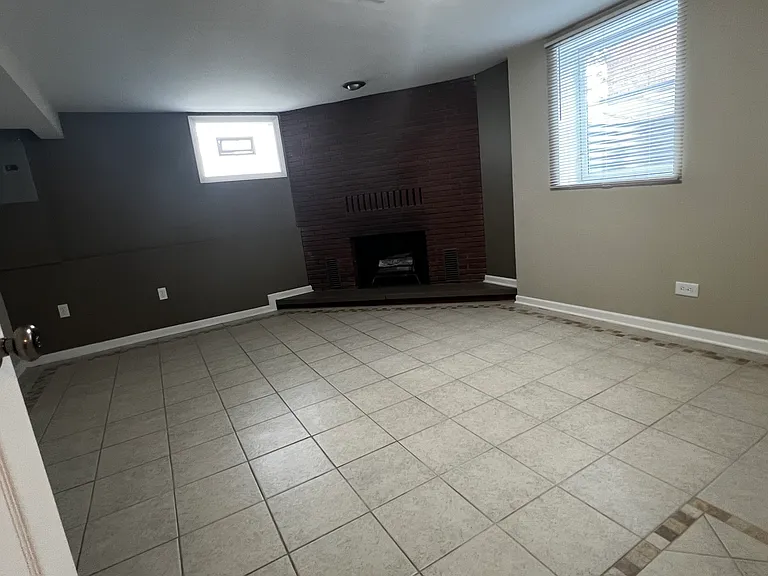 Marian Dr — Photo 11