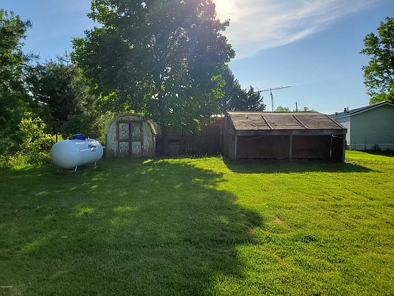 3rd image of 9913 Button Rd