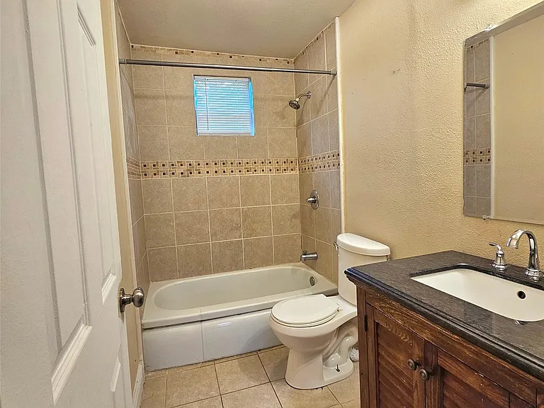 2040 E Woodrow Ct — Photo 5