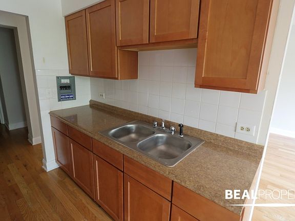 4th image of 510 W Briar Pl APT 206