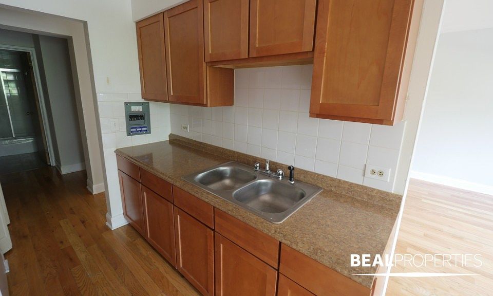 1st image of 510 W Briar Pl #510307
