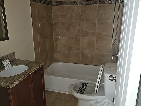 5th image of 1315 Moore Ave