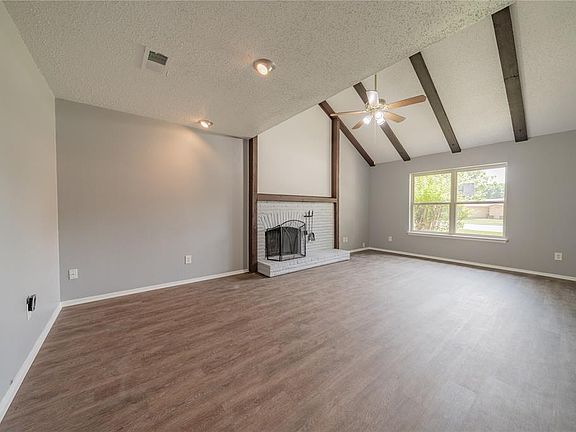 4th image of 525 Village Dr