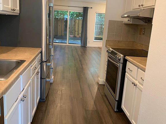 3rd image of 1275 Poplar Ave APT 105