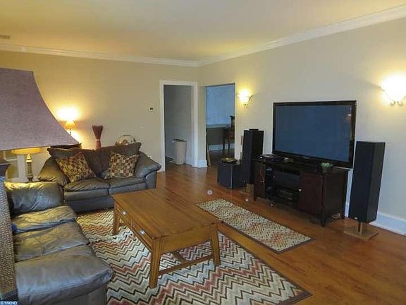 3rd image of 212 Idris Rd APT C1
