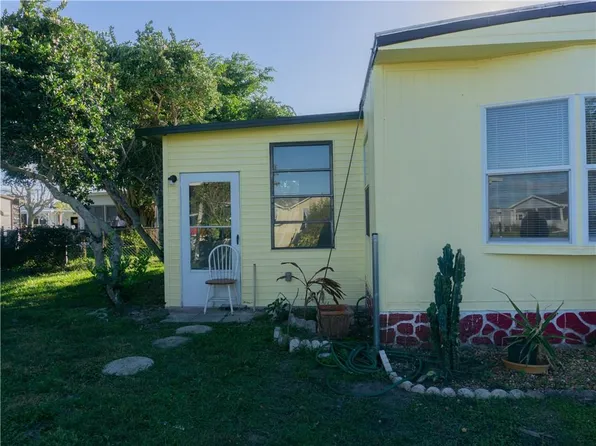 927 Cashew Cir, Barefoot Bay, FL 32976