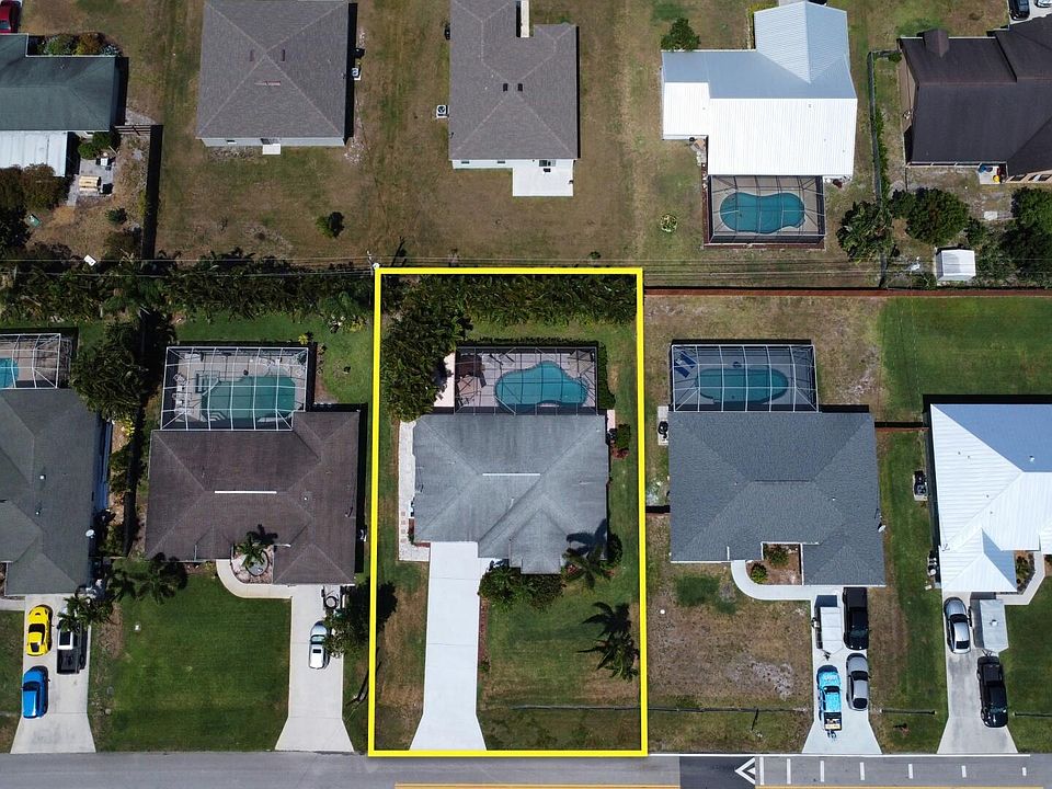 1st image of 725 SW Dalton Circle