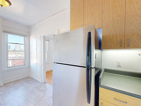 5th image of 1935 Franklin St APT 602
