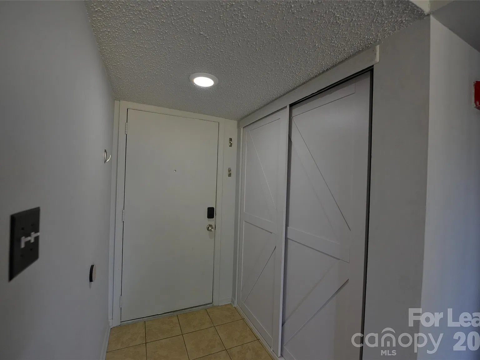 2 bed, 2.0 bath, 974 sqft, $1,350 — Photo 4