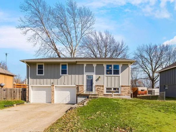 1011 Oat Ln, Buckner, MO 64016