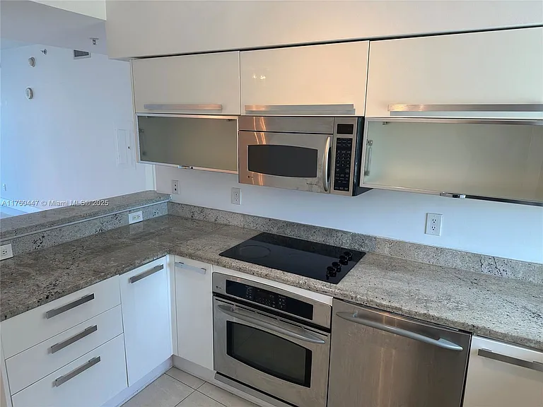 601 NE 36th St #706 — Photo 10