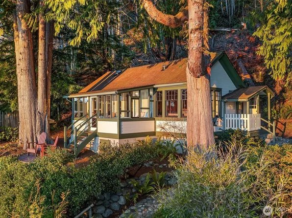25826 Bates Walk, Vashon, WA 98070