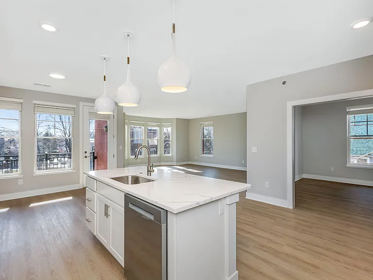 32 W College Ave #202 — Photo 7
