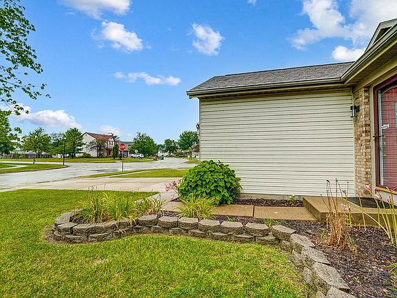 2nd image of 1393 Valley Dr