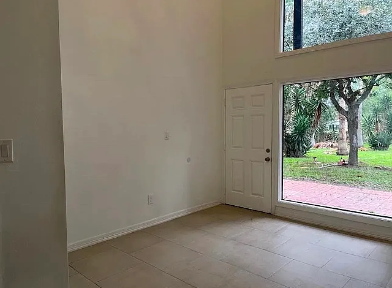 3 bed, 2300 sqft, $1,550 — Photo 4