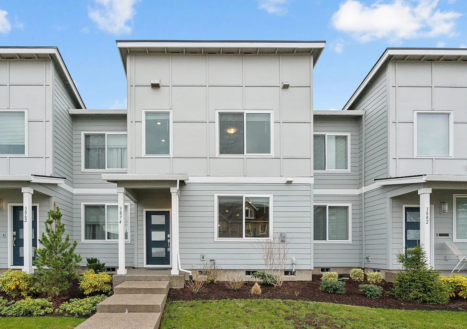 3 bed, 3.0 bath, 1612 sqft, $2,595 — Photo 1