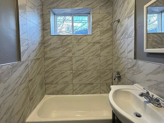 3rd image of 112 Lincoln Ave #23