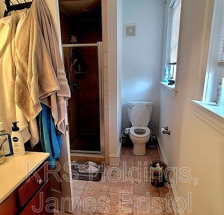 5th image of 2710 Stuart Ave Unit 2