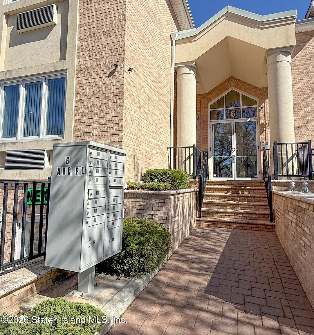 6 Arc Pl APT B5 photo 1