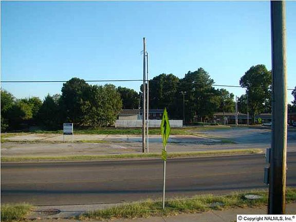 4th image of 2600 Holmes Ave NW