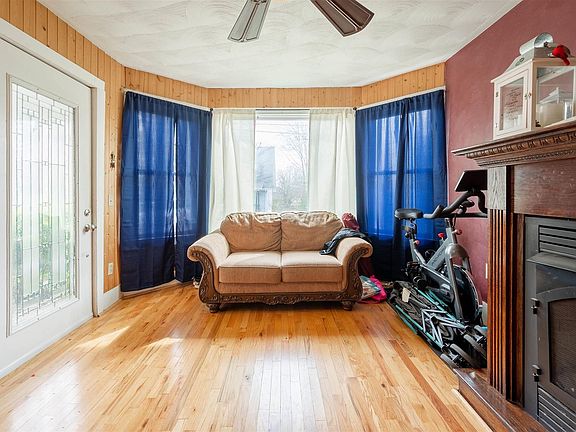 5th image of 402 Craig St