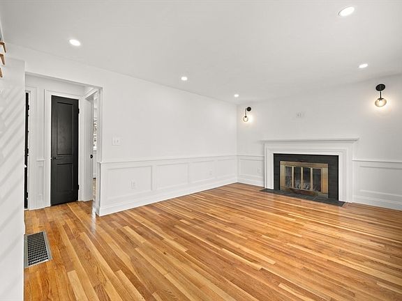 3rd image of 171 Carey Cir