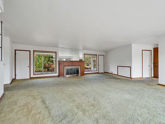 5th image of 2418 1st St