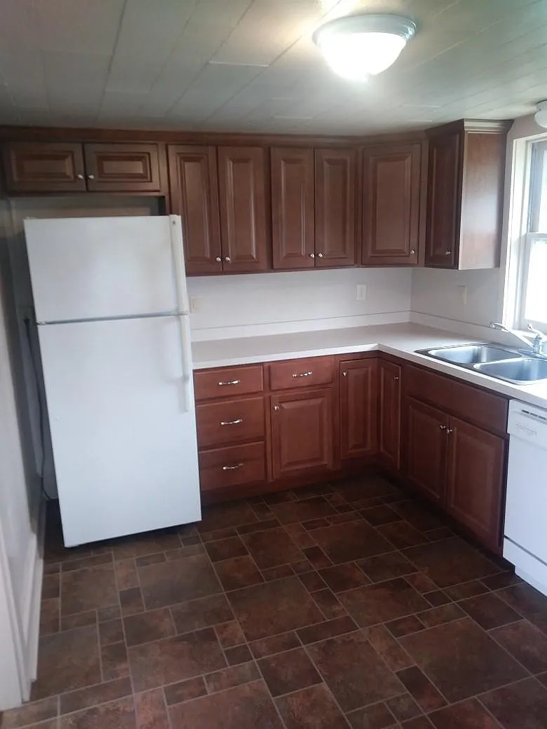 2 bed, $1,275 — Photo 2