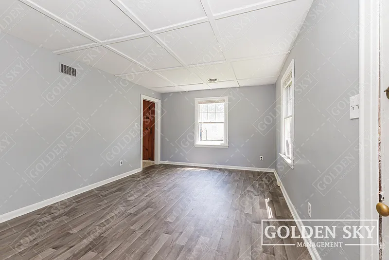 2 bed, 1.0 bath, $825 — Photo 3