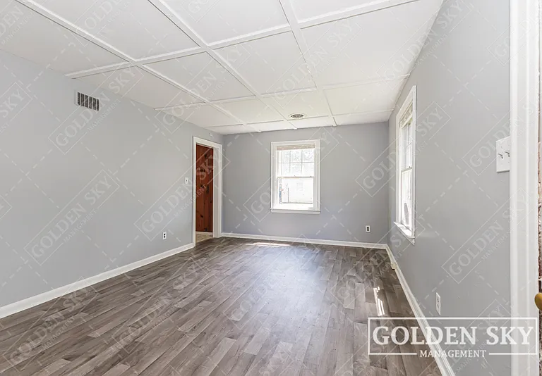 3120 S Monroe St — Photo 3