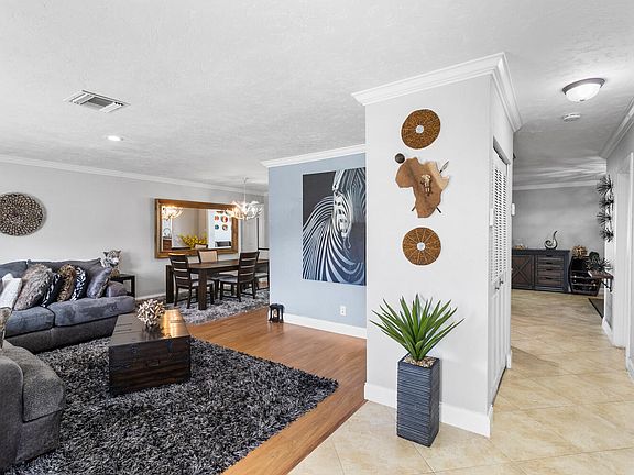 3rd image of 7615 NW 72nd Avenue