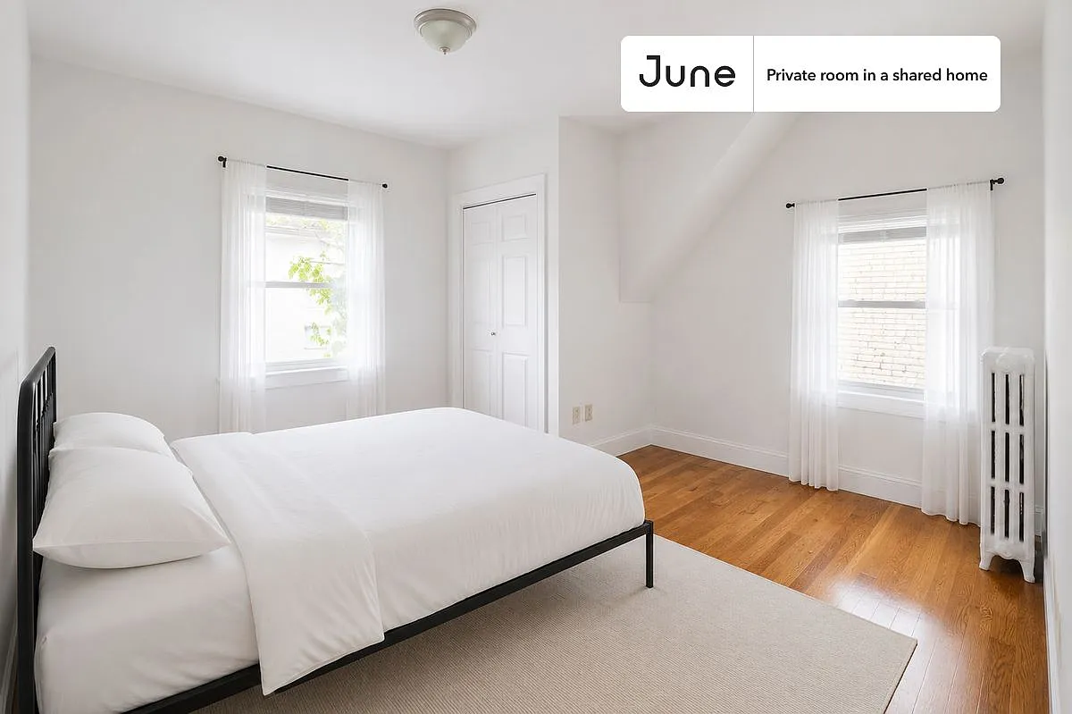 Full bedroom in 7 bed/2 bath home in Brighton #1517 F — Photo 1