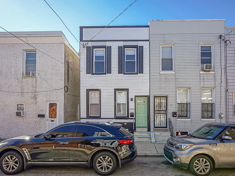 1910 Pierce St — Photo 1