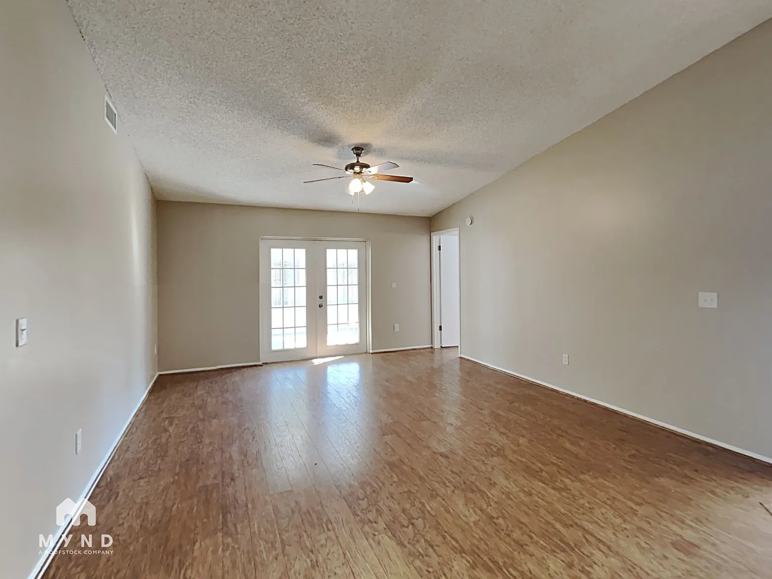 4 bed, 2.0 bath, 1403 sqft, $2,299 — Photo 4
