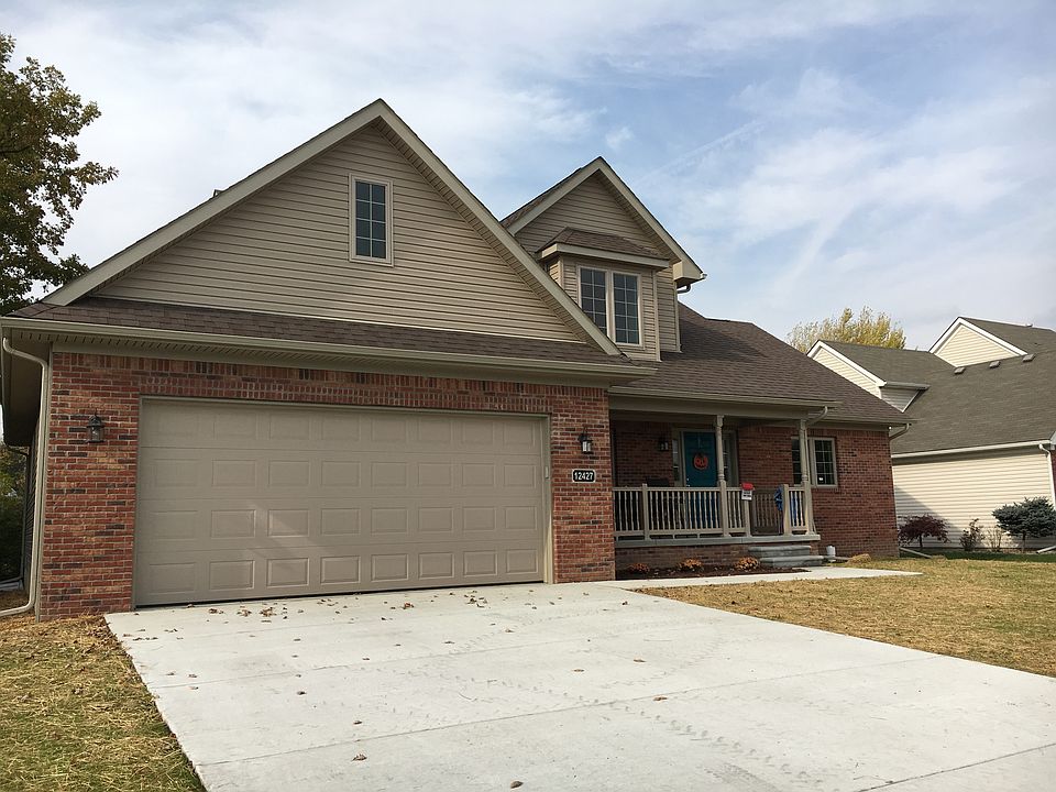 Nice curb appeal!