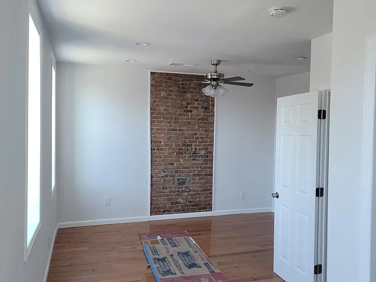 125 William St #3 — Photo 5