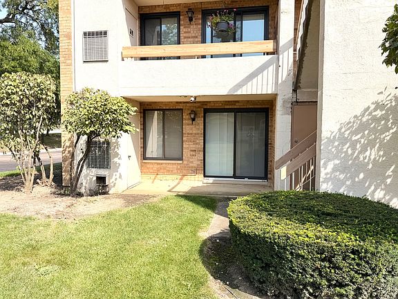 4th image of 174 E Springbrook Dr APT 1B