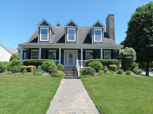 29 Golden Spruce Dr