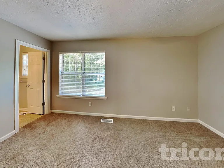 48 Halehaven Dr — Photo 6
