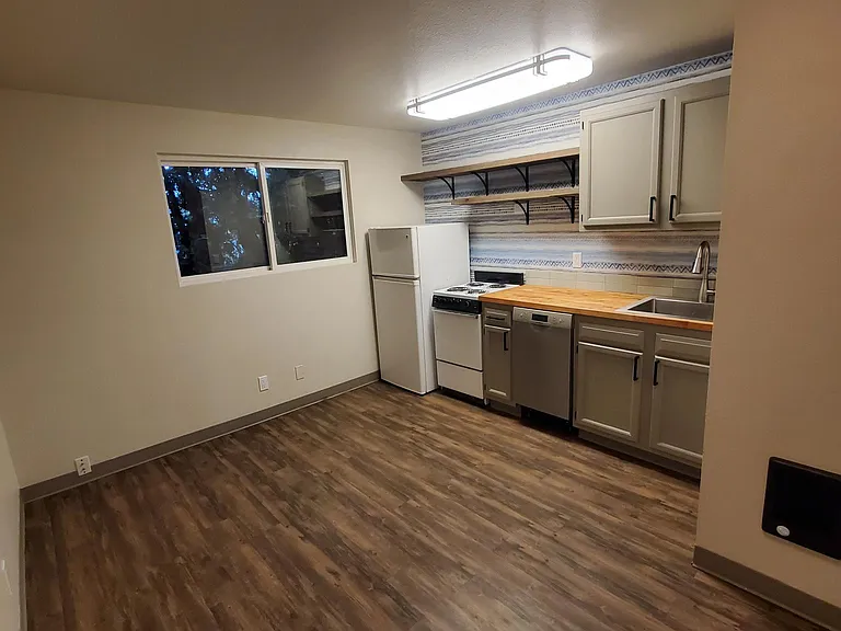 301 S Pine St #105 — Photo 1