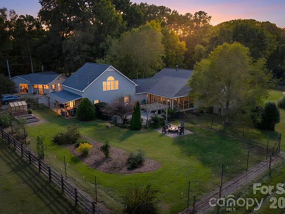 2nd image of 2807 Valley Farm Rd