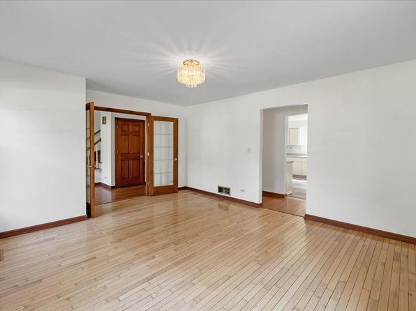 (undisclosed Address), Elgin, IL 60124
