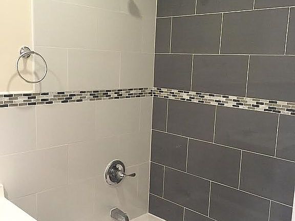 4th image of 1378 Bristow St