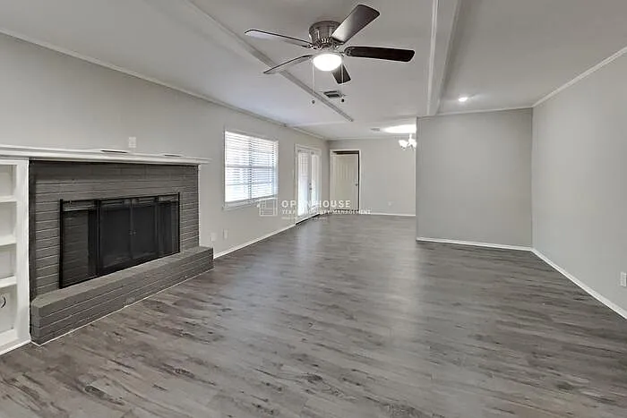 3 bed, 3.0 bath, 2204 sqft, $2,140 — Photo 3
